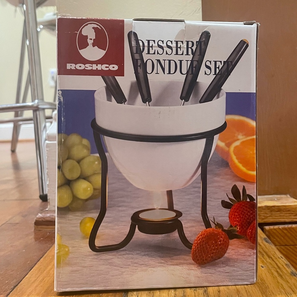 Roshco Dessert Fondue Set. Like-new, never used. Opened box.